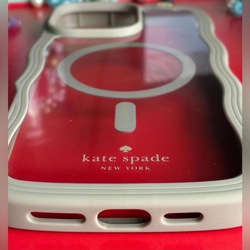 Kate Spade Clear and Beige Phone Case IPhone Pro Max 16. - Picture 8 of 10